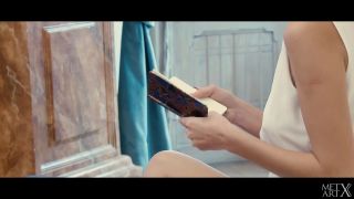Intense Romantic Moments: Passionate Couples Heat Up The Nig-1