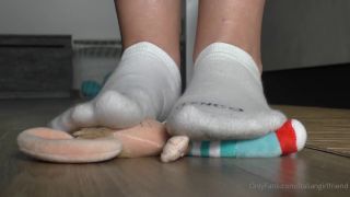 Fetish porn Italian Girlfriend Italian Girlfriend aka italiangirlfriend - 10-19-2024 OnlyFans Video - plush toy under my huge feet and some snacks video-2