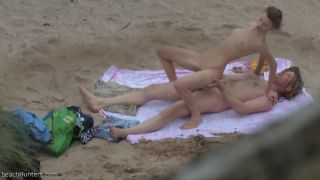 online xxx video 27 Voyeur beach sex on voyeur -4