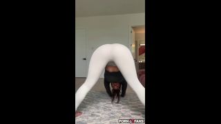 Arikytsya  tits Arikytsya Fucks Her Pussy On The Living Room Carpet-1