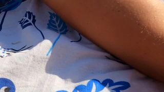 [GetFreeDays.com] Deux Filles me Voient Branler Mon Copain à La Plage Publi handjob gif porn-7