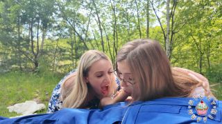 [K2S.CLUB] Micky_Muffin - Outdoor Dreier im Dirndl - FullHD 1080P-9