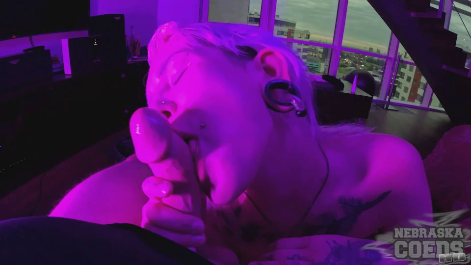 Sammie - POV Blowjob From Big Boob Model Sam She Loves Ha...