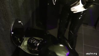 Amator: Lady Letizia: Toilette | latex | amateur porn britney bdsm-9