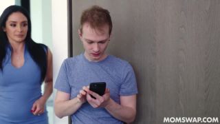 Sheena ryder, tia cyrus-grass is greener on the other side - MILF-1