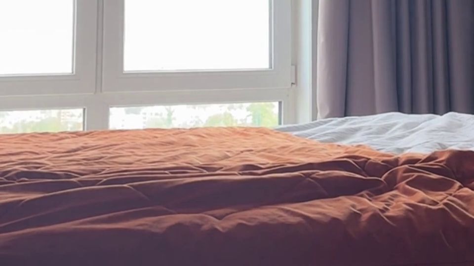 HollyHarlot - beautiful girl - cleaning lady