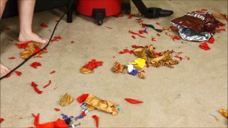 Custom Fetish - Pearl s Naked Vacuum Clean U - Fetish-2