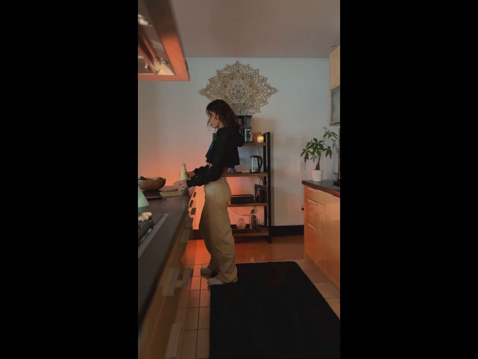 Onlyfans - Rachel Cook Nude Kitchen Striptease Video Leaked - Onlyfans