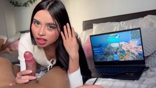 Ecoliere69 Sucks It While He Plays Fortnite Onlyfans (Amateur porn)-6
