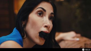 Freeze 25 06 27 Clea Gaultier Tour Guide.-7