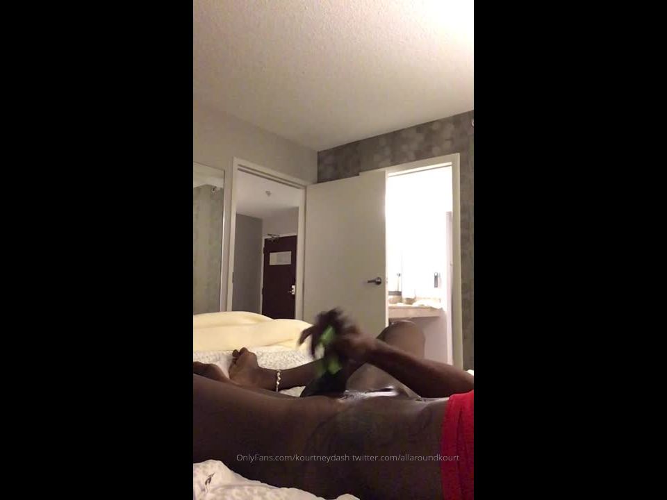 [Onlyfans] kourtneydash Someone wanted to FaceTime while I bust one