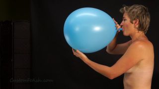 Custom Fetish - Liz Blow Pops a 30 Balloon - Fetish-1