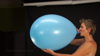 Custom Fetish - Liz Blow Pops a 30 Balloon - Fetish-3