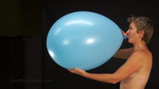 Custom Fetish - Liz Blow Pops a 30 Balloon - Fetish-4