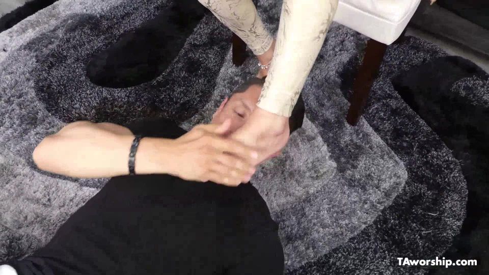 free online video 22 foot fetish positions Working Her Arches – Sergio, JoJo, fetish on feet porn