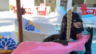 LatexLolaNoir - Poolside Perverts.-1