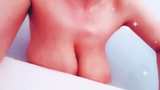 Hitomi official Hitomiofficial - video last night bath time 12-05-2018-1