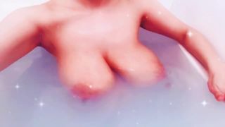 Hitomi official Hitomiofficial - video last night bath time 12-05-2018-3