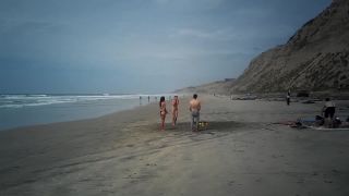 03262019-beachlevel-random_stroll_1-5