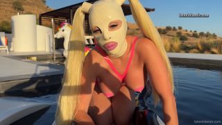 LatexLolaNoir - Poolside Suck Session.-1