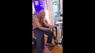 Big Dick Kennie Jai builds a bike naked just for you!!-1