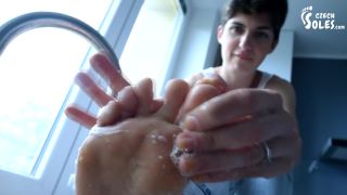 Czech SolesSexy DIRTY And Smelly Feet Really Need A Bath (Pov Foot Worship, Sexy Feet, Czech Soles, Barefoot) - 1080p-3