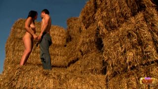 Erika Sex In The Field Behind A Sheaf Of Wheat (Euro sex)-4