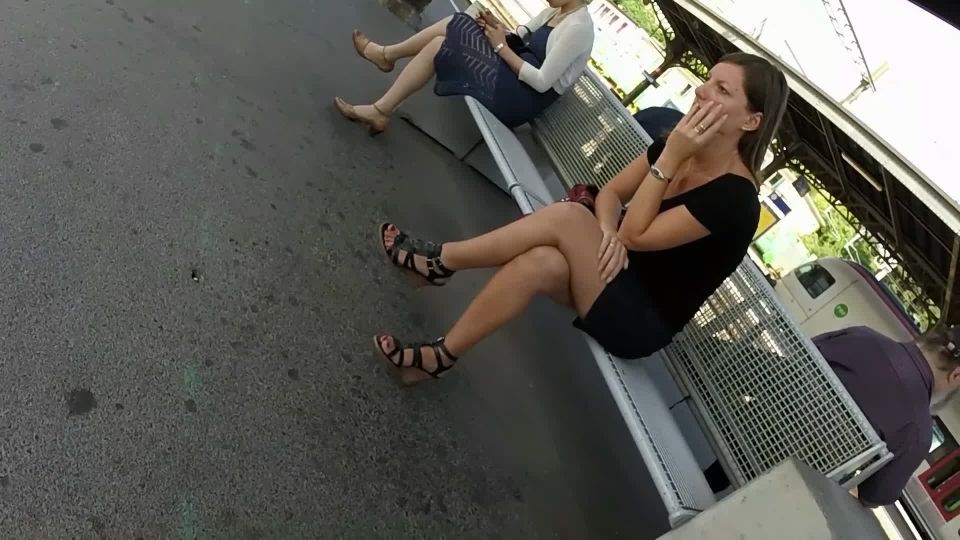 Sexy milf legs crossed toes amar voyeur candid 54