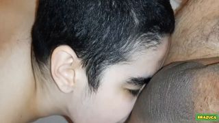 Brazuca Novinha cachorra ama mamar na pica   mandei ela me chupar e fazer um beijo grego até gozar na boca dela   engoliu t-3