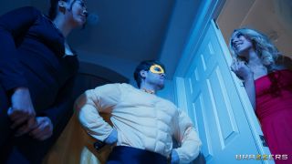 Shay Fox, Kelsey Kane - Halloween Ghost Hunting Threesome - Teen-6