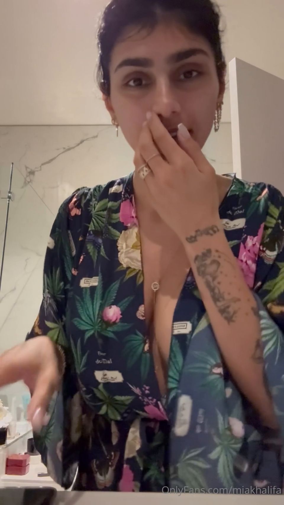 [K2S.CLUB] Mia Khalifa - Old Live - FullHD 1080P