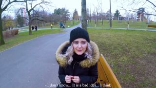 Eva Elfie Cute Teen Suck Cock Public in the Park (Amateur porn)-2