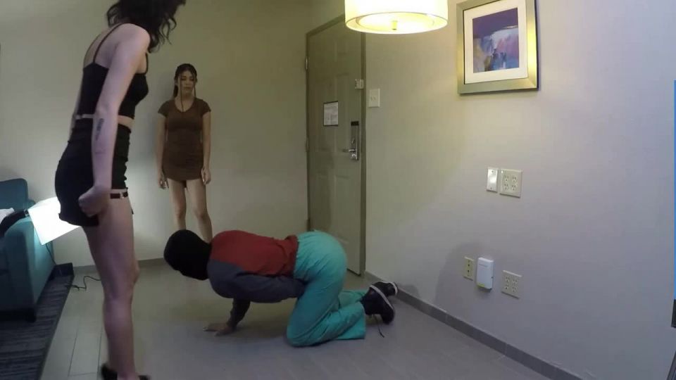 Alex Teaches Lily How To Knee The Groin Download Porn Vid...