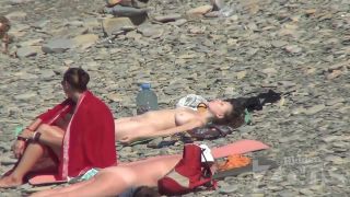 Voyeur nudism – The company of three girls Voyeur!-4