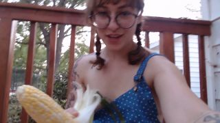 Saradoesscience - Midwest Girl Fucks Corn-9