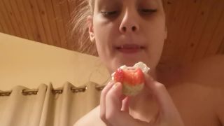 LottiiRose Lottiirose - i lick that cream off that strawberry real good 30-01-2020-8