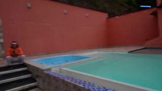 Creampie Mi nuevo entrenador solo tena la fantasa de arrancarme los pantalones y follarme duro.-1