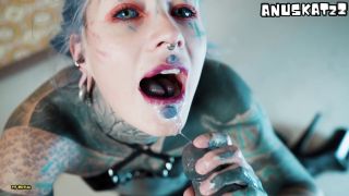[K2S.CLUB] Anuskatzz - Tätowierter pornostar in high heels fingert sie anal und gibt einen bl... - FullHD 1080P-8