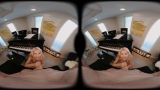 Elsa Jean's 8K Experience: A Virtual Reality Sensation-9