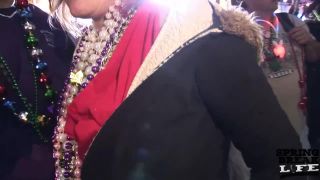 Girls Flashing on Bourbon Street Milf!-6