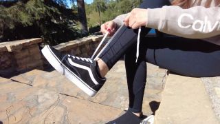 Footfetish 19yo Olivia Interviewed At The Park - Foot Fetish-9