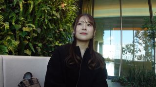 259LUXU-1844 ラグジュTV 1830 銀座のアクセサリーショップで働くFカップ美女・ゆめ25歳 普段は品があって落ち着いてるのに、カメラの前で胸を晒し、唇を寄せ、優しくパイズリを始める 理性と羞恥が混ざったまま、ぬるついた谷間で責める姿があまりにリアルで、艶っぽい 見られるというスリルと、胸が触れるたびに響く快感に、彼女の奥が静かにほどけていく-1