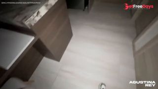 Esta ladrona culona fue pillada infraganti y recibe jugoso creampie en su coo apretado-1
