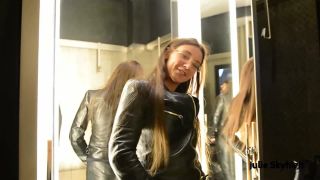 0299_AllleatherslutinLondondvd-6