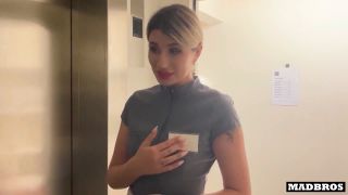 Onlyfans - Une Femme De Menage Surprise Entrain De Voler Et Pilonnee A Fond Dans Les Toilettes Madbrosx - Hardcore-3
