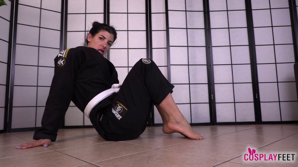 [GetFreeDays.com] Footfetish Bianca Blance - Karate Instructor Bianca Blance Shows You How To foot tickling