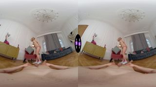 A toy or not a - Smartphone Vr - Blonde-5