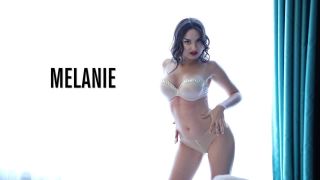 Photodromm presents melanie the stylist cut,  on teen -9