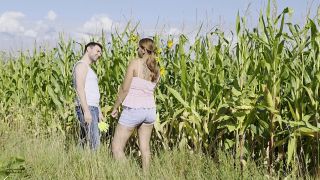 [K2S.CLUB] Mila-Hase - Sonnenblumen und FICKEN - Geiles Blasen im Maisfeld - Ich melke den Ba... - FullHD 1080P-1