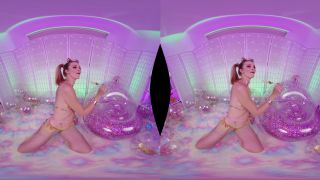 Leah Winters VR Porn UltraHD 4K SwallowBay Blowjob POV-1